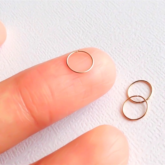 RESTOCKED! Thin/Skinny/Slim 22G Nose Ring/Hoop - Picture 2 of 10